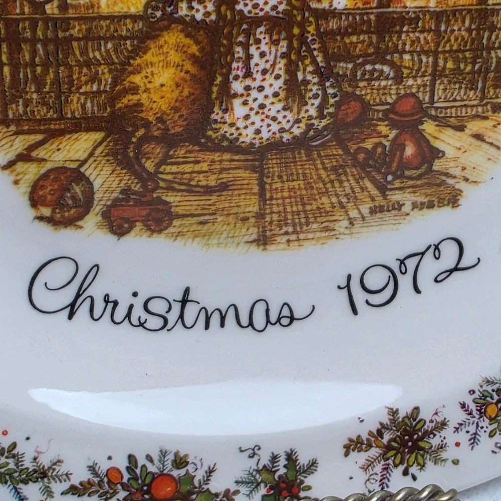 Vintage Holly Hobbie 1972 Christmas Plate Happy‎ Memories Warm Heart Fireplace